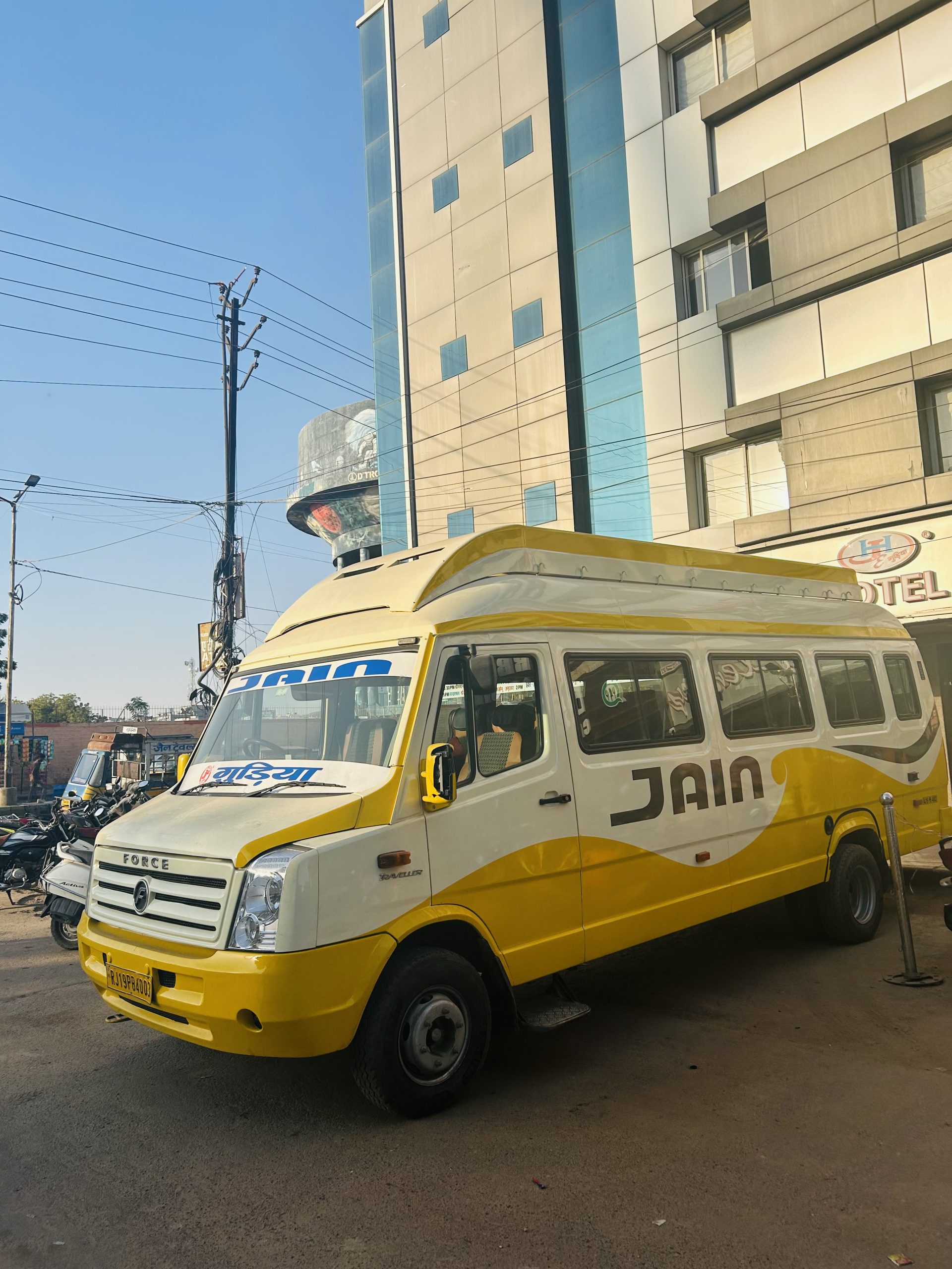 12 Seater Tempo Traveler